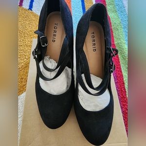 Torrid Platform Heels size WW 10 Black